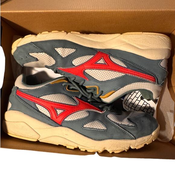 Mizuno x Patta Sky Medal Low Sneakers Mens 11 Ivory Red Green D1GD211902 - Picture 1 of 16